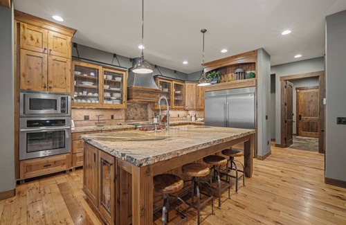 Sunriver House | Sunstone Hideaway with Hot Tub, Firepit & Pool Table