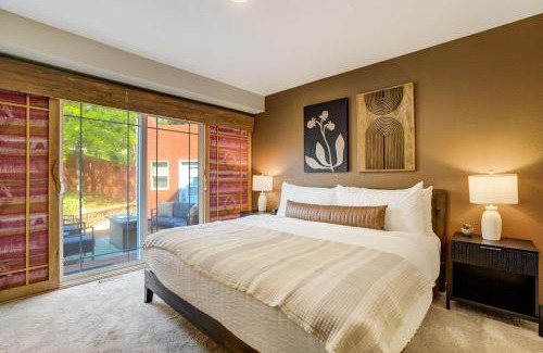 Skyway House | Sunstone Mesa Luxe Broadmoor Getaway w Hot Tub