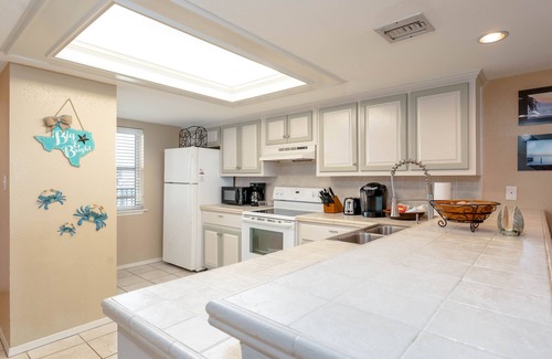 South Padre Island Condo | Suntide II 408-Family Condo;Pool;Tennis court