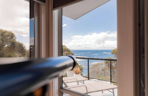 Bicheno House | Suntrap Cove - you and the ocean