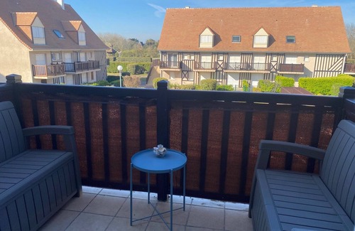 Merville-Franceville-Plage Apartment | Super seaside duplex, history nature sport.