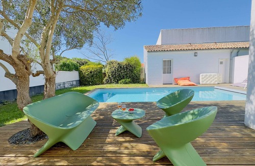 Saint-Clement-des-Baleines House | Superb villa with swimming pool in the village