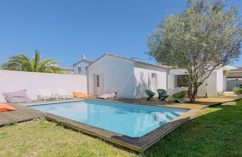 Saint-Clement-des-Baleines House | Superb villa with swimming pool in the village