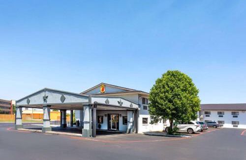 Amarillo Hotel | Super 8 by Wyndham Amarillo Central TX