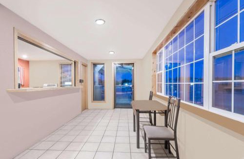 Belle Fourche Hotel | Super 8 by Wyndham Belle Fourche SD