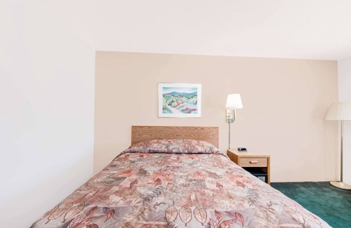 Belle Fourche Hotel | Super 8 by Wyndham Belle Fourche SD
