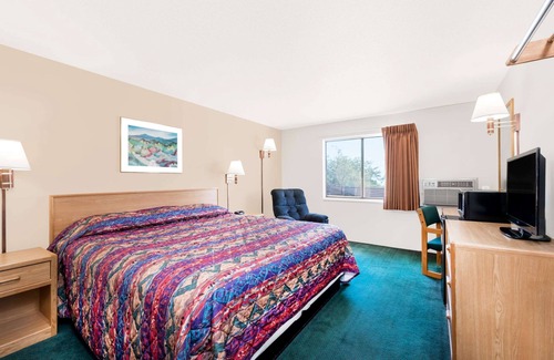 Belle Fourche Hotel | Super 8 by Wyndham Belle Fourche SD