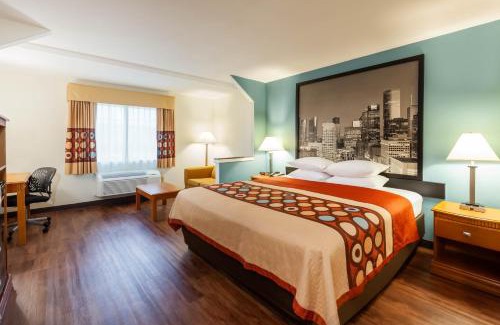 Beaumont Hotel | Super 8 by Wyndham Beaumont I-10 College St