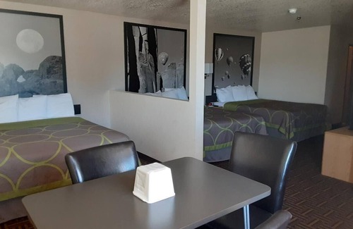 Bloomfield Hotel | Super 8 by Wyndham Bloomfield