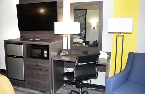 Lewistown Hotel | Super 8 by Wyndham Burnham/Lewistown