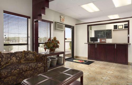 Carlsbad Hotel | Super 8 by Wyndham Carlsbad