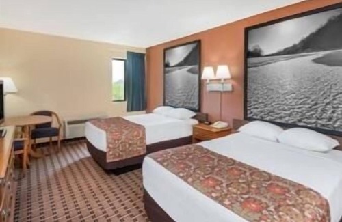 Charleston Hotel | Super 8 by Wyndham Charleston/Sikeston East MO