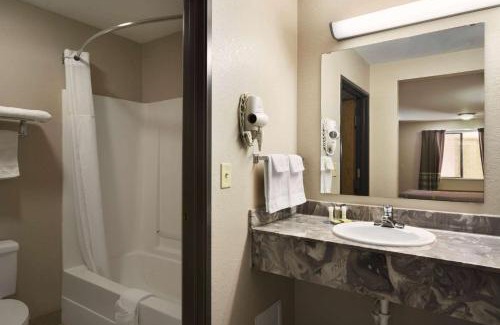 Childress Hotel | Super 8 by Wyndham Childress