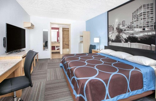 Moore Hotel | Super 8 by Wyndham City of Moore