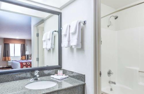 Clovis Hotel | Super 8 by Wyndham Clovis