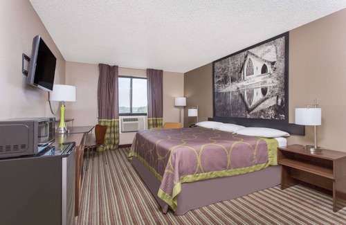 Columbus Hotel | Super 8 by Wyndham Columbus Airport