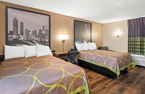 Commerce Hotel | Super 8 by Wyndham Commerce