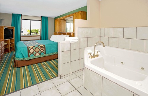 Northeast Park Hill Hotel | Super 8 by Wyndham Denver Stapleton