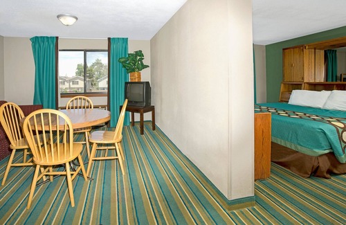 Northeast Park Hill Hotel | Super 8 by Wyndham Denver Stapleton
