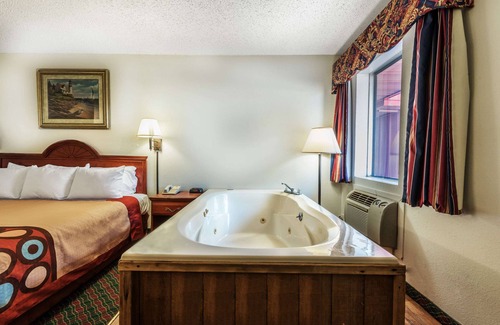 Eastland Hotel | Super 8 by Wyndham Eastland