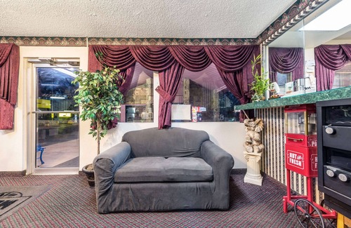 Eastland Hotel | Super 8 by Wyndham Eastland