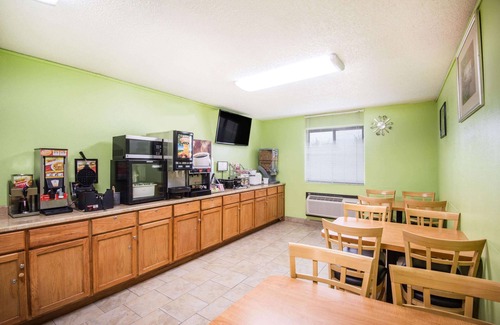 Emporia Hotel | Super 8 by Wyndham Emporia