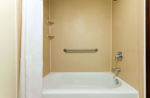 Enid Hotel | Super 8 by Wyndham Enid
