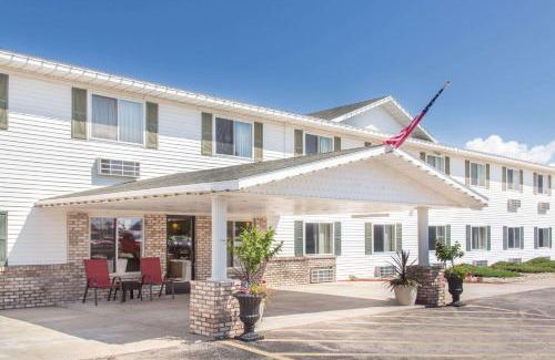 Escanaba Hotel | Super 8 by Wyndham Escanaba