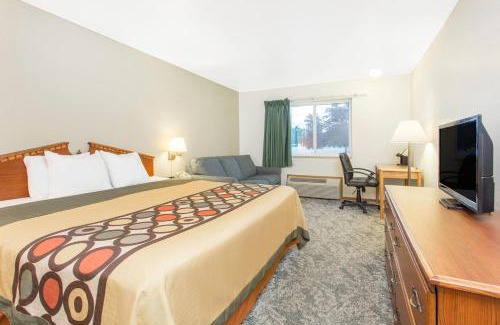 Escanaba Hotel | Super 8 by Wyndham Escanaba