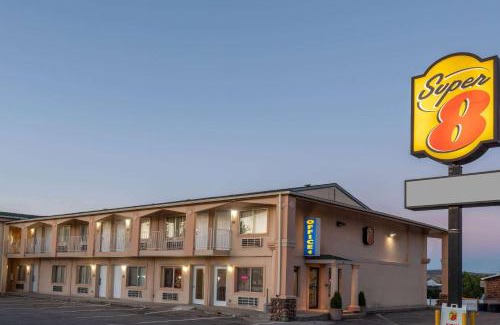 Evanston Hotel | Super 8 by Wyndham Evanston