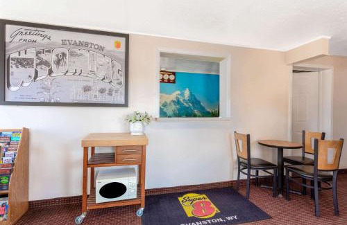 Evanston Hotel | Super 8 by Wyndham Evanston