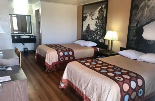 Evanston Hotel | Super 8 by Wyndham Evanston