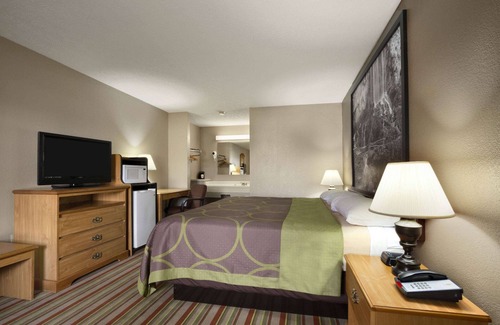 Fort Chiswell Hotel | Super 8 by Wyndham Fort Chiswell/Wytheville Area