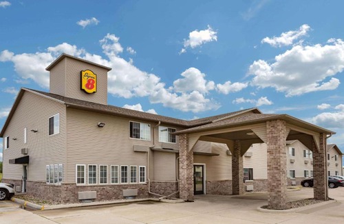 Fort Dodge Hotel | Super 8 by Wyndham Fort Dodge IA