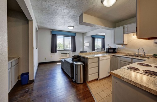 Gardiner Hotel | Super 8 by Wyndham Gardiner/Yellowstone Park Area