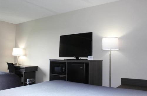 New Century Hotel | Super 8 by Wyndham Gardner