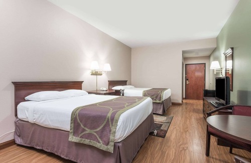 Grayson Hotel | Super 8 by Wyndham Grayson