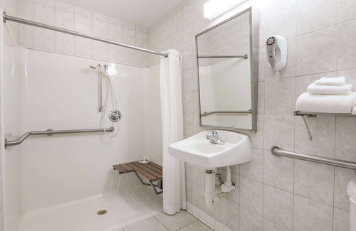 Grayson Hotel | Super 8 by Wyndham Grayson