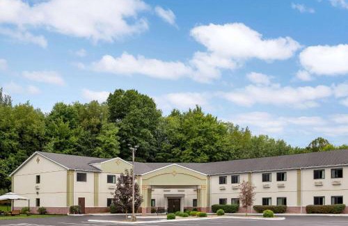 Mercer Hotel | Super 8 by Wyndham Grove City