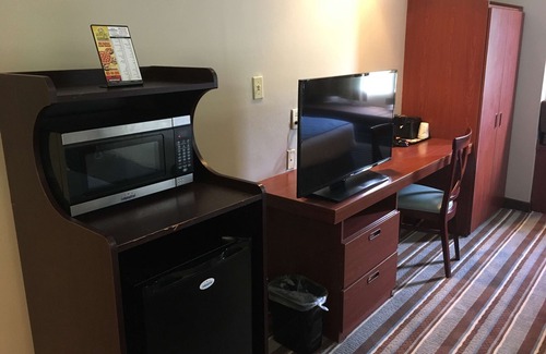 Seven Oaks Hotel | Super 8 by Wyndham Harbison/Parkridge Hospital