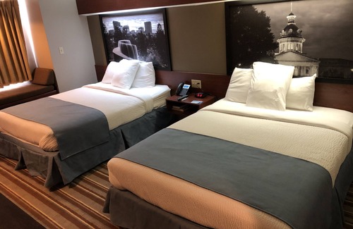 Seven Oaks Hotel | Super 8 by Wyndham Harbison/Parkridge Hospital