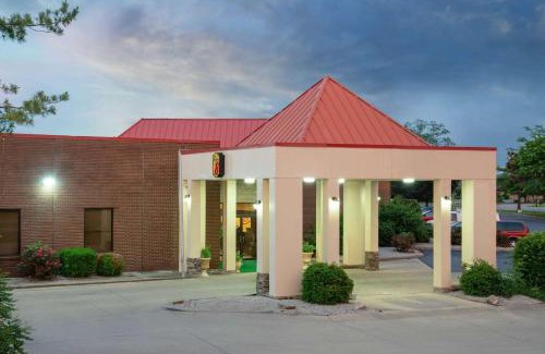 Harrison Hotel | Super 8 by Wyndham Harrison OH