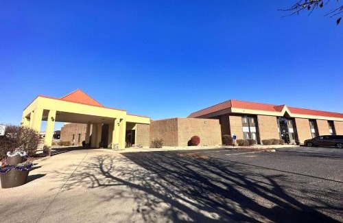 Harrison Hotel | Super 8 by Wyndham Harrison OH