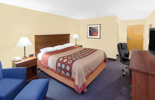 Hattiesburg Hotel | Super 8 by Wyndham Hattiesburg South