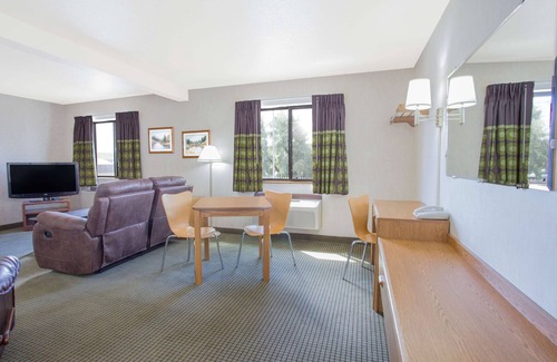 Havre Hotel | Super 8 by Wyndham Havre