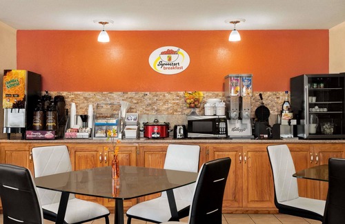 Holton Hotel | Super 8 by Wyndham Holton