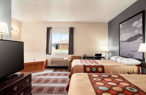 Holton Hotel | Super 8 by Wyndham Holton