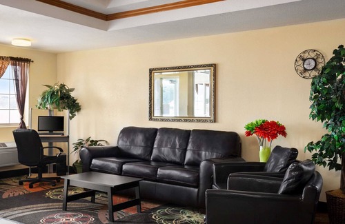 Holton Hotel | Super 8 by Wyndham Holton