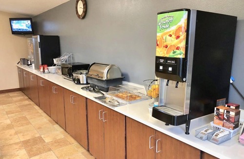 Huron Hotel | Super 8 by Wyndham Huron