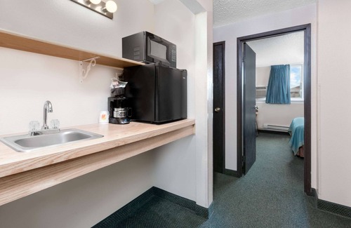 Huron Hotel | Super 8 by Wyndham Huron